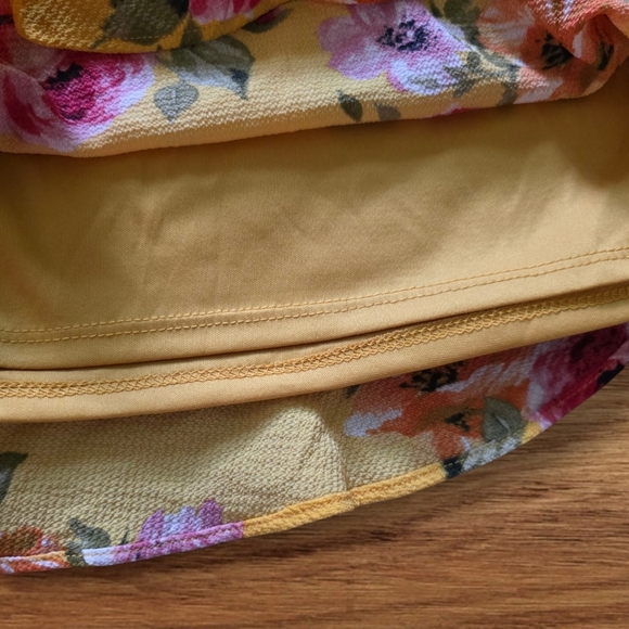 NWOT Wrangler Floral Romper, Yellow, Size Large - Picture 8 of 11